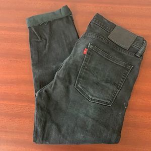 Black man’s 510 Levi’s mom jeans